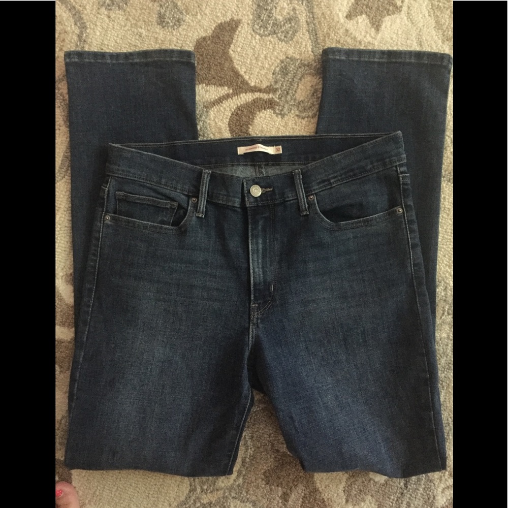 Levi's Slimming Straight Blue Jeans Size 32